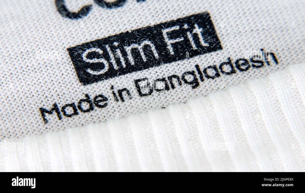 Tshirt label, black print "Slim Fit Made in Bangladesh Stock Photo Alamy