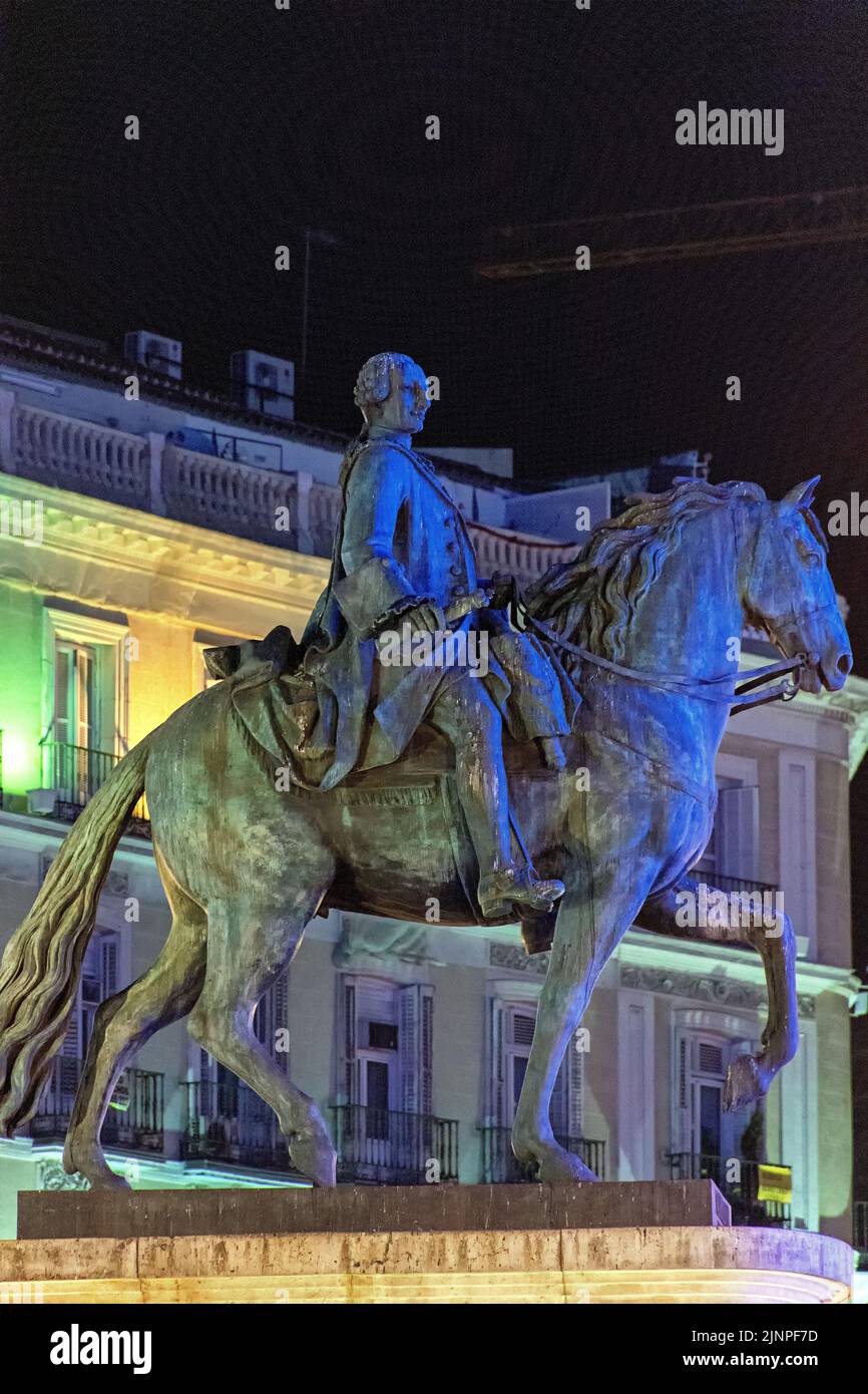 Estatua ecuestre del Rey Carlos III en la Puerta del Sol de Madrid, España Stock Photo