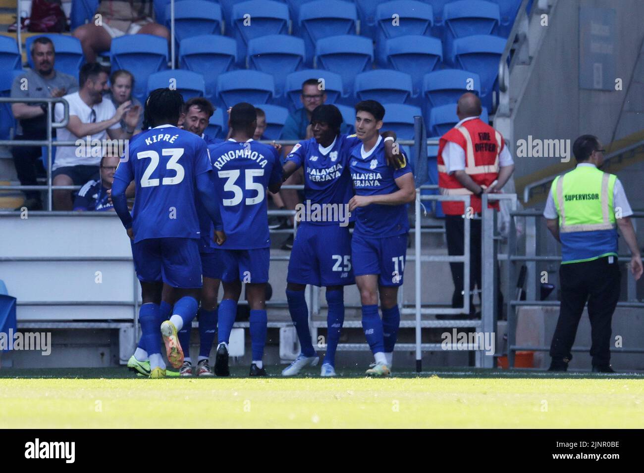 Cardiff, UK. 13th Aug, 2022. Jaden Philogene- Bidace of Cardiff City (25) celebrates with his teammates after he scores his teams 1st goal. EFL Skybet championship match, Cardiff city v Birmingham City at the Cardiff City Stadium in Cardiff, Wales on Saturday 13th August 2022. this image may only be used for Editorial purposes. Editorial use only, license required for commercial use. No use in betting, games or a single club/league/player publications. pic by Andrew Orchard/Andrew Orchard sports photography/Alamy Live news Credit: Andrew Orchard sports photography/Alamy Live News Stock Photo