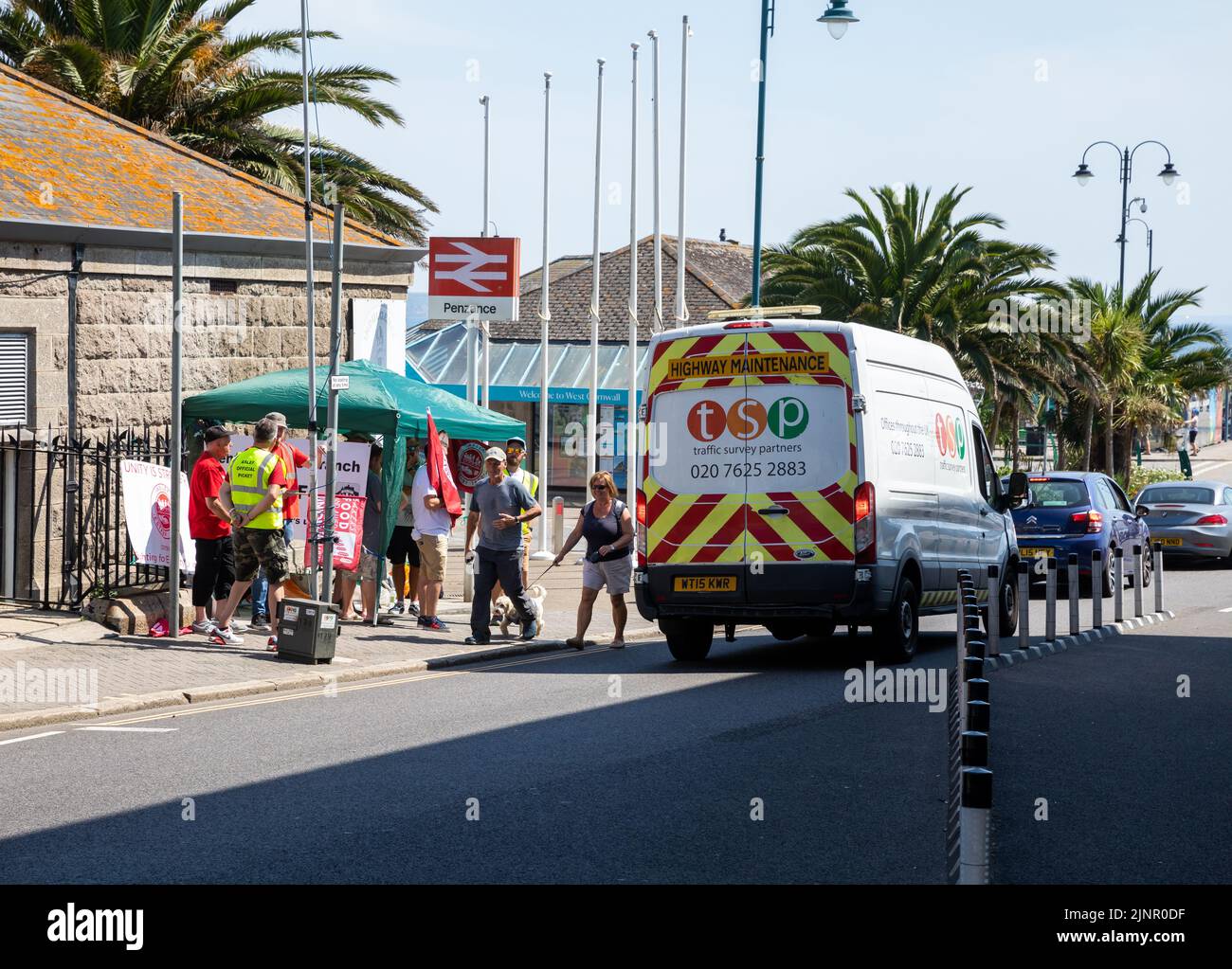 Cornwall, UK. 13 August 2022. Drivers hooted as they passed the picket ...