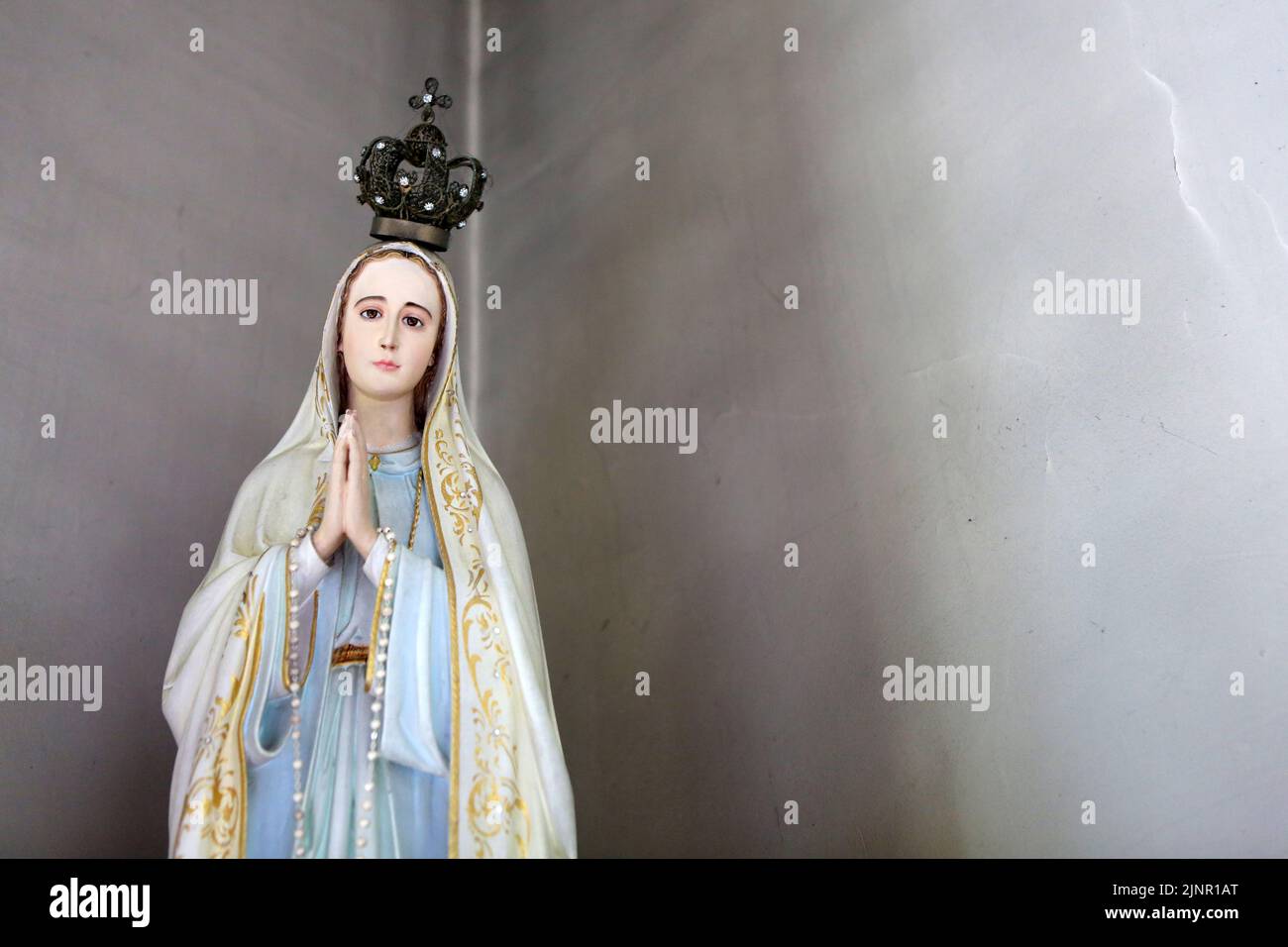 Vierge-Marie. Notre-Dame de Fatima. Statue. Eglise Saint-Nicolas Saint-Marc. Ville d'Avray. Haut-de-Seine, Ile-de-France, France, Europe. Stock Photo