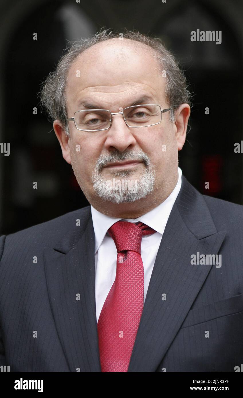File photo dated 26/08/08 of Sir Salman Rushdie arrives at the Royal Courts of Justice in central London. Sir Salman Rushdie is on a ventilator and may lose an eye after he was stabbed on stage in New York state. The 75-year-old Indian-born British author sustained nerve damage to his arm and damage to his liver, according to the New York Times. Issue date: Saturday August 13, 2022. Stock Photo