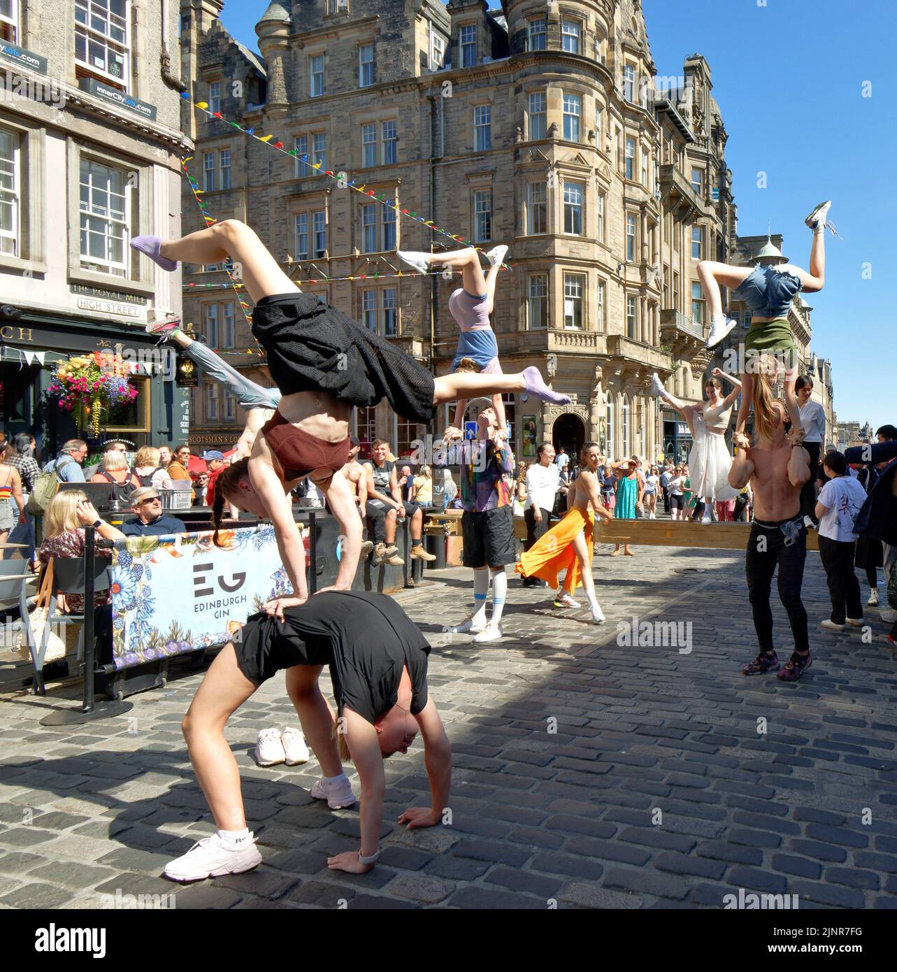 EDINBURGH FESTIVAL FRINGE 2022 ROYAL MILE GYMNASTICS BY THE ENERGETIC