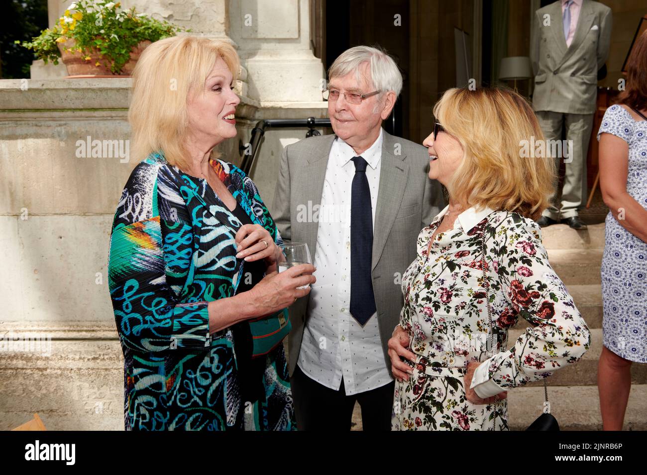 Joanna Lumley, Felicity Kendal & Sir Tom Courtenay at Lunch for HRH The Duchess of Cornwall’s 75th birthday Stock Photo