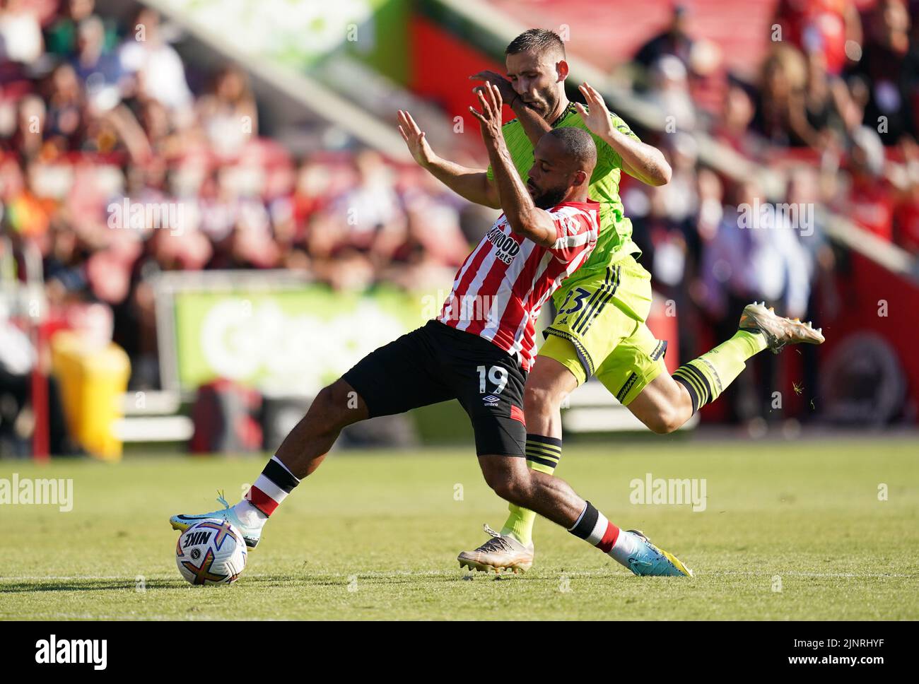 Brentford's Bryan Mbeumo (left) and Manchester United's Luke Shaw battle for the ball during the Premier League match at the Gtech Community Stadium, Brentford. Picture date: Saturday August 13, 2022. Stock Photo