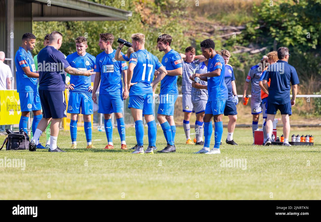 Gorsey Lane, Warrington, Cheshire, UK. 18th Aug, 2022. The first match of the 2022-23 season gets underway in a heatwave and both sides took time out to take on liquid to re-hydrate. Both Managers took this opportunity to talk tactics to their players Credit: John Hopkins/Alamy Live News Stock Photo