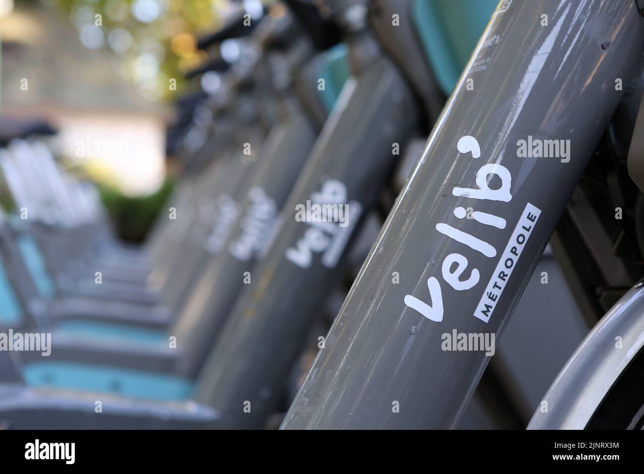Vélib' Métropole. Location de vélos en libre-service. Ville d'Avray. Ile-de-France. France. Europe. Stock Photo