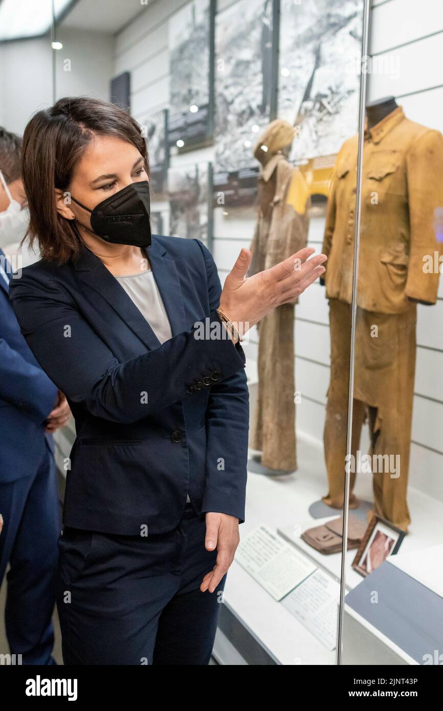 Nagasaki, Japan. 10th July, 2022. Annalena Baerbock (Alliance 90/The Greens), Federal Foreign Minister, visits the island state of Palau. Here visiting the Nagasaki Atomic Bomb Museum Credit: dpa/Alamy Live News Stock Photo