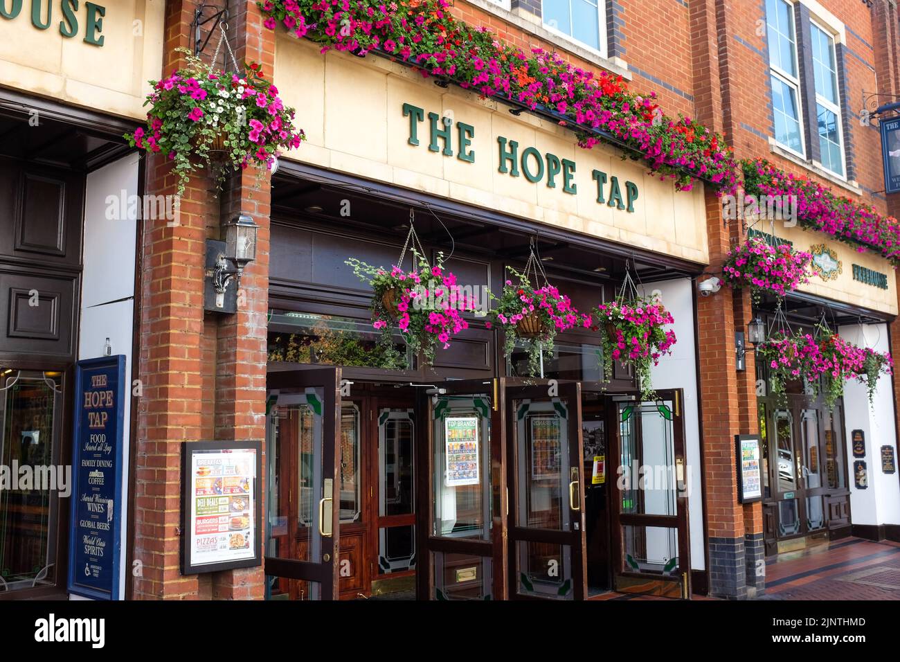 The Hope Tap (Wetherspoon) pub on Friar Street in Reading, Berkshire, England. Stock Photo