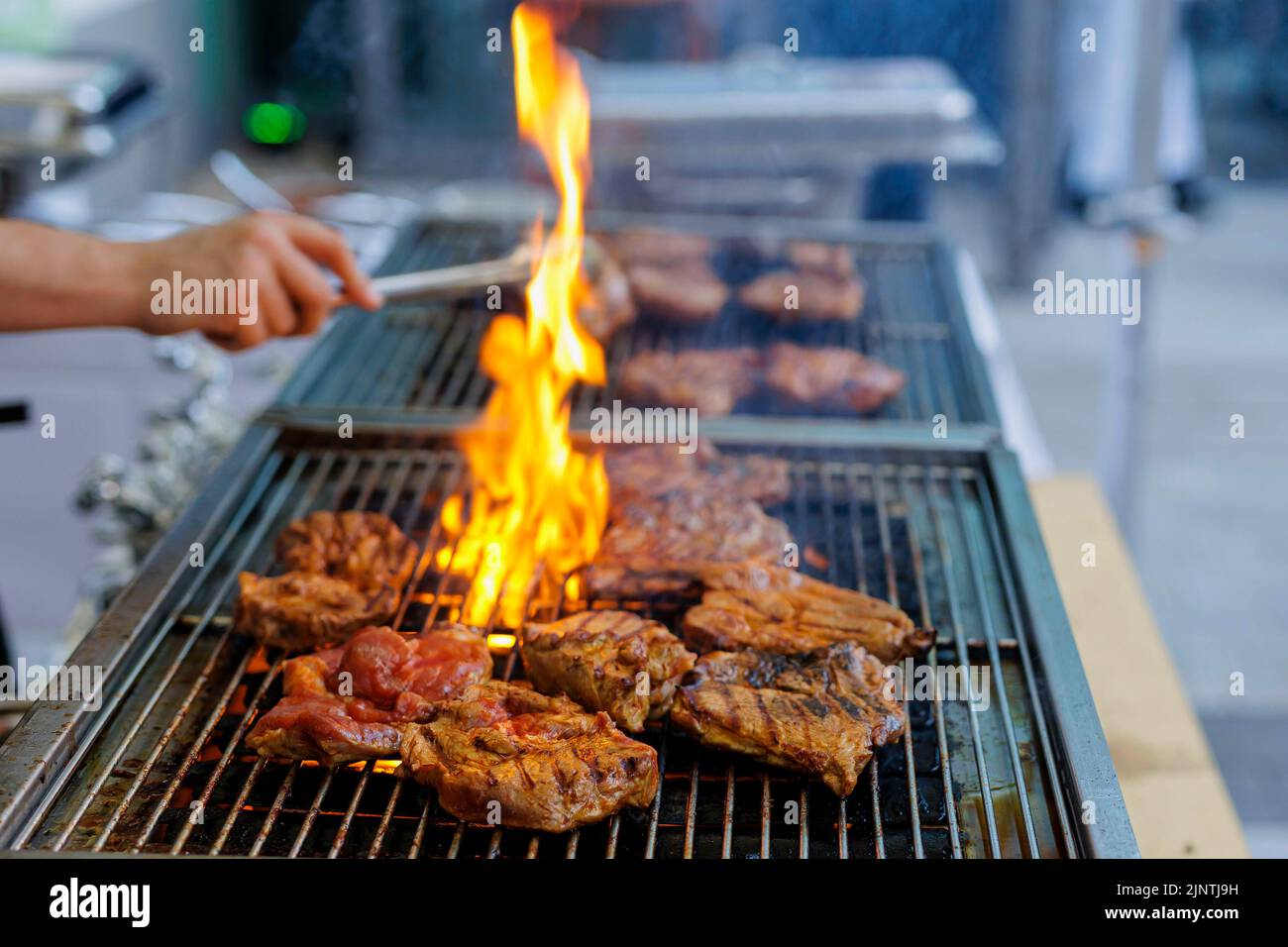 Munich, Deutschland. 04th July, 2022. Pork neck chops burn on a grill. || Model release available Credit: dpa/Alamy Live News Stock Photo