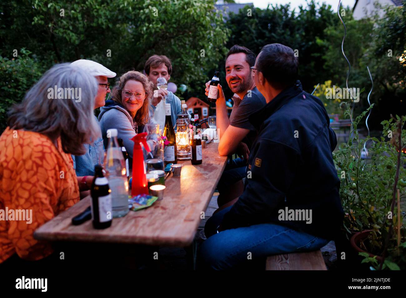 Bonn, Deutschland. 09th July, 2022. Summer party, family celebration || Model release available Credit: dpa/Alamy Live News Stock Photo