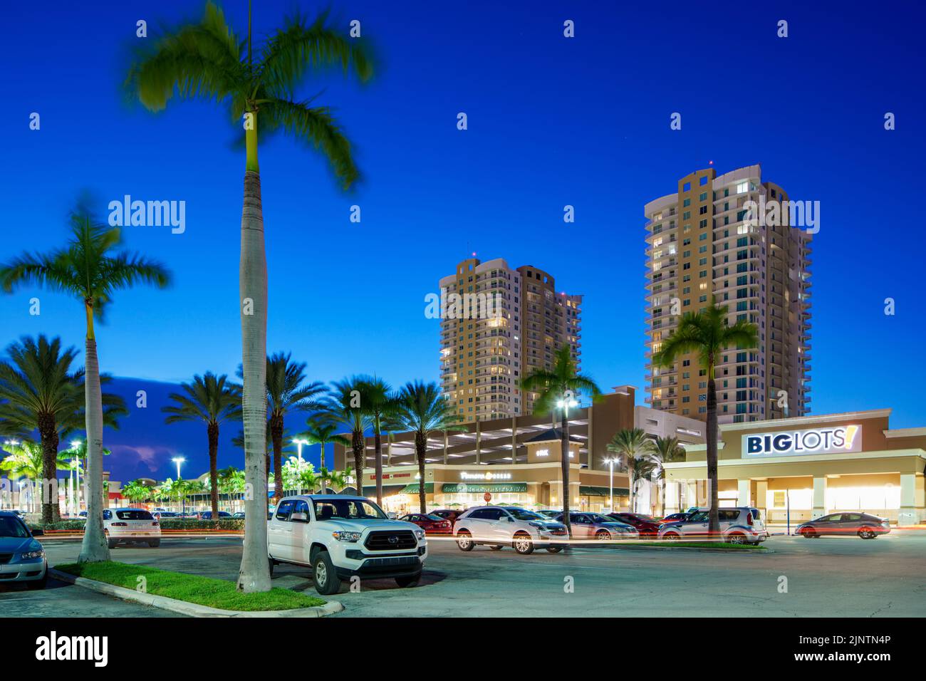 Hallandale Beach, FL, USA July 31, 2022 Big Lots Hallandale Beach FL