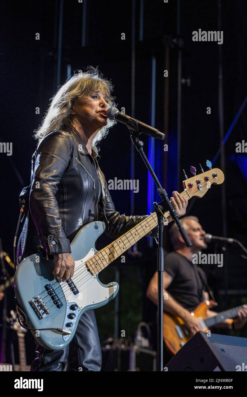 Mülheim an der Ruhr, Germany. 13 August 2022. Suzi Quatro performs at Ruhrbühne in Mülheim. Her scheduled concerts in 2020 and 2021 had to be cancelled because of the corona pandemic. Credit: 51North/Alamy Live News Stock Photo