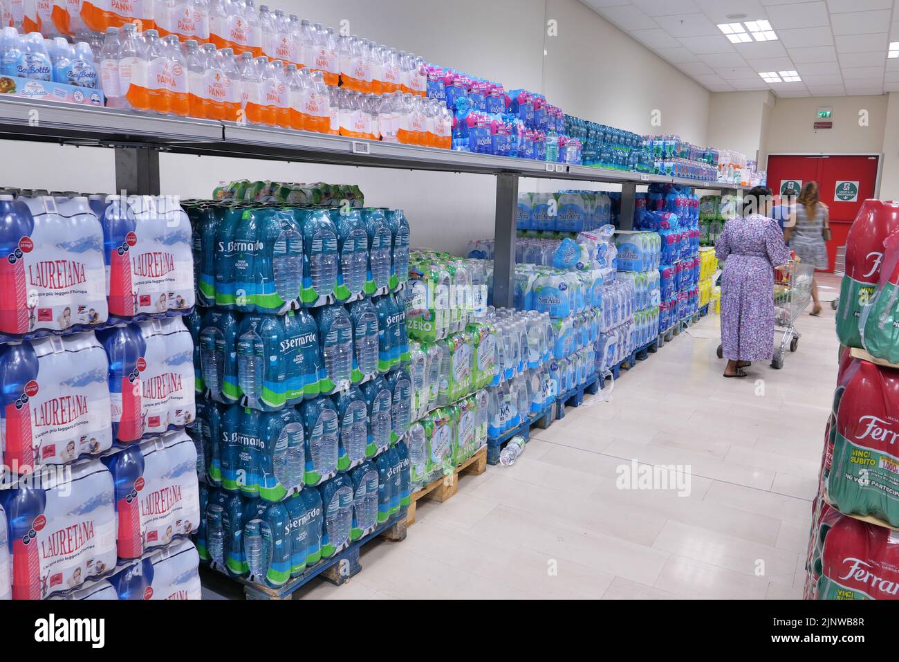 PEOPLE WITH SHOPPING CART INSIDE A FOOD MEGA STORE Stock Photo Alamy