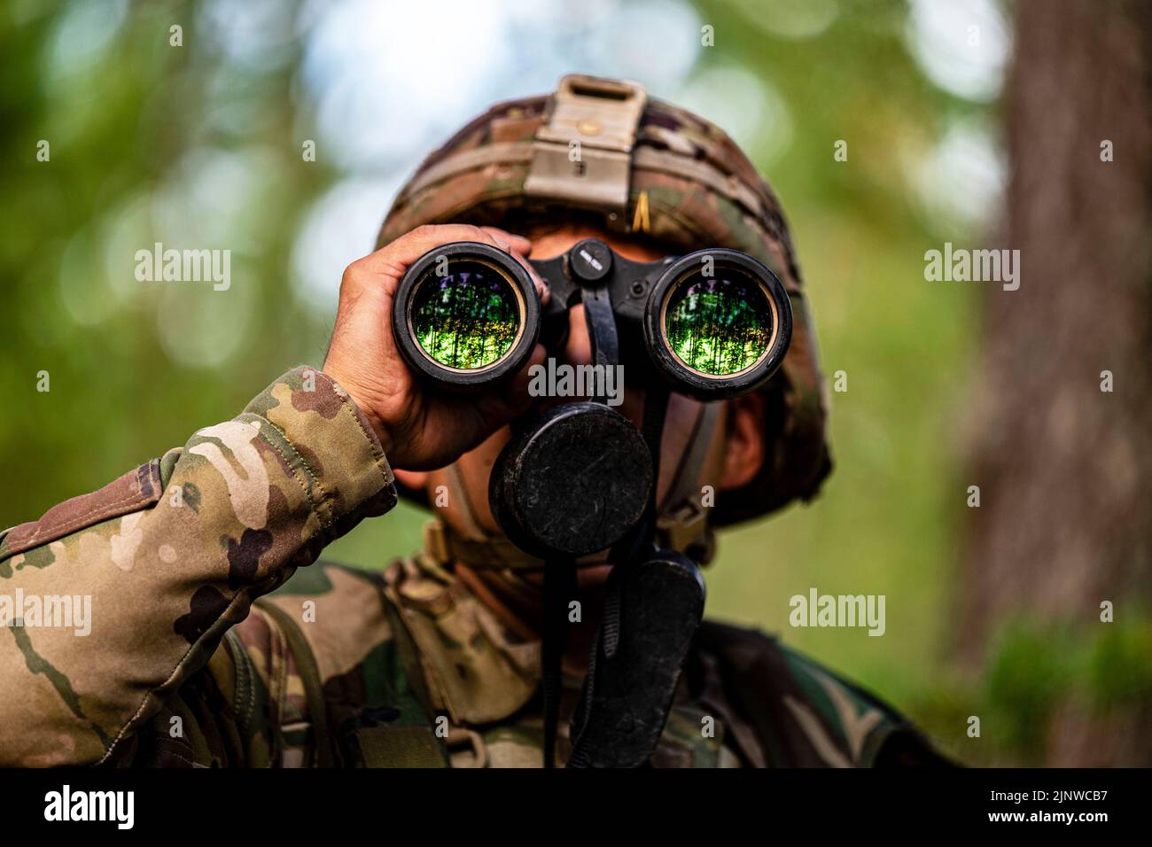 Niinisalo, Finland. 28th July, 2022. A U.S. Soldier with 4th Squadron, 10th Cavalry Regiment, 3rd Armored Brigade Combat Team, 4th Infantry Division, uses binoculars at an observation post during Vigilant Fox, a joint exercise including Finnish soldiers, U.S. Soldiers, and British soldiers assigned to the 2nd Battalion, Rifles Regiment, at Niinisalo, Finland, July 28, 2022. The 3/4th ABCT is among other units assigned to the 1st Infantry Division, proudly working alongside NATO allies and regional security partners to provide combat-credible forces to V Corps, America's forward deployed corps Stock Photo
