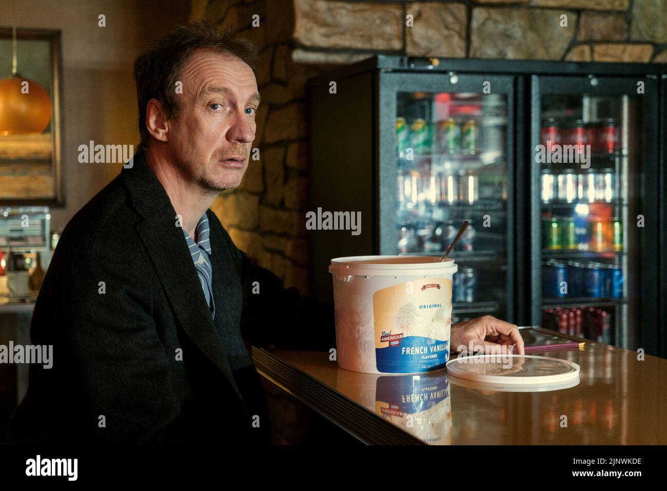 DAVID THEWLIS in THE SANDMAN (2022), directed by MIKE BARKER, ANDRES BAIZ and CORALIE FARGEAT. Credit: Netflix / Warner Bros. Television / Album Stock Photo
