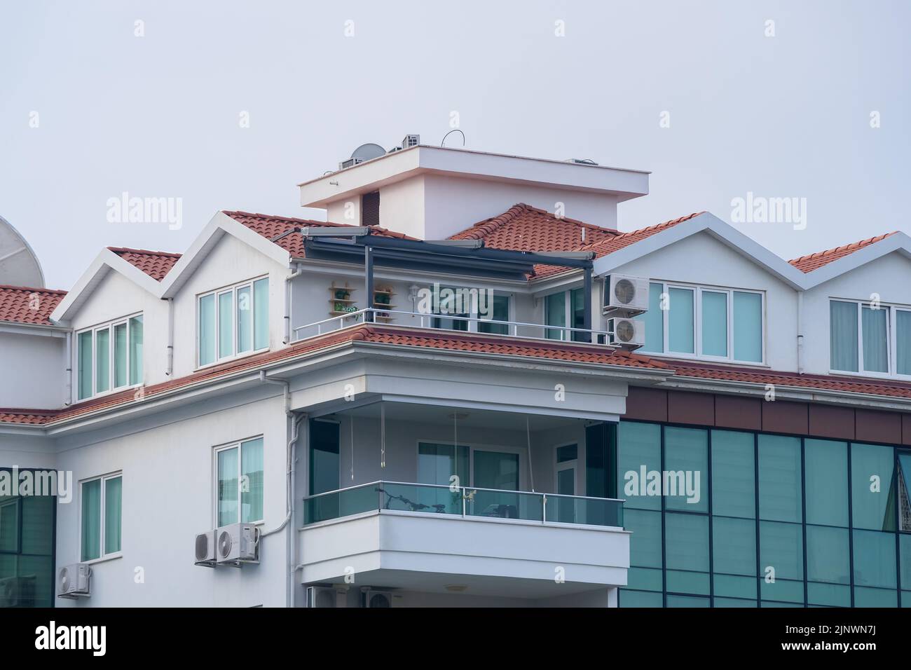 Low rise apartment complex hi-res stock photography and images - Alamy