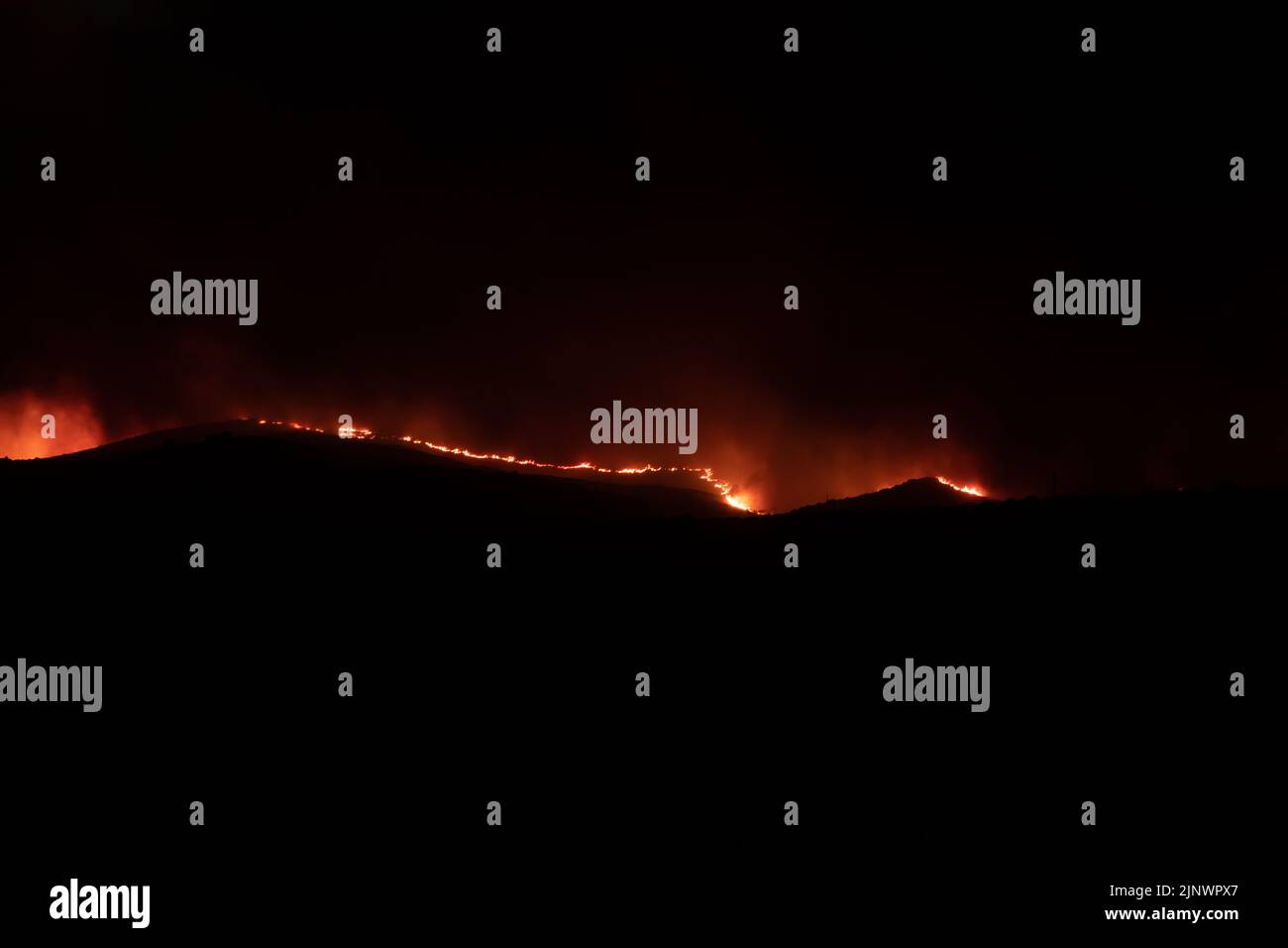 View of forest fire flames in the Moncayo, devouring hills and trees with virulence, thanks to hurricane force winds and drought Stock Photo