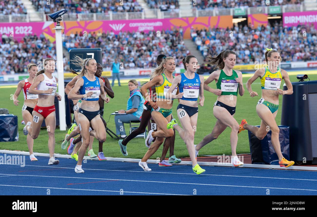 Linden Hall of Australia competing in the women’s 1500m final at the