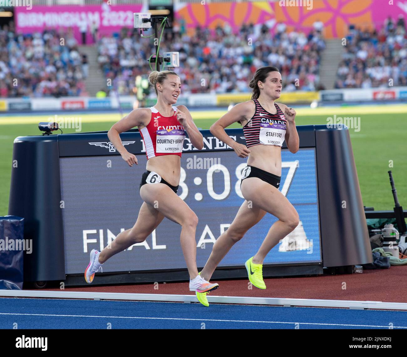 Melissa CourtneyBryant of Wales and Lucia Stafford of Canada competing