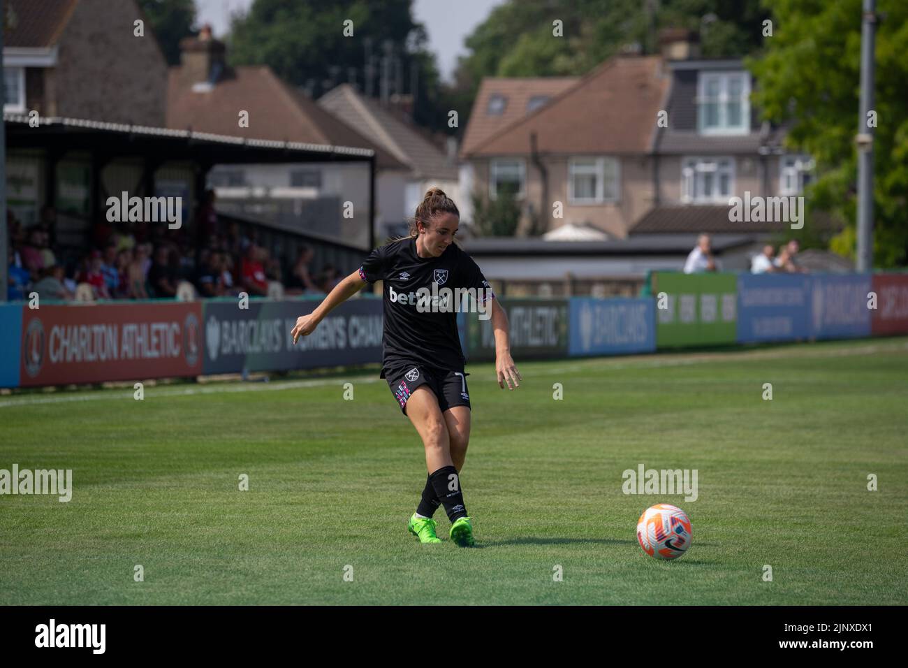 London, UK. 14th Aug, 2022. London, England, August 14th, 2022: Lisa Evans (#7 West Ham) passes the ball during the pre-season fixture between Charlton Athletic and West Ham United at The Oakwood, London. (James Whitehead/SPP) Credit: SPP Sport Press Photo. /Alamy Live News Stock Photo