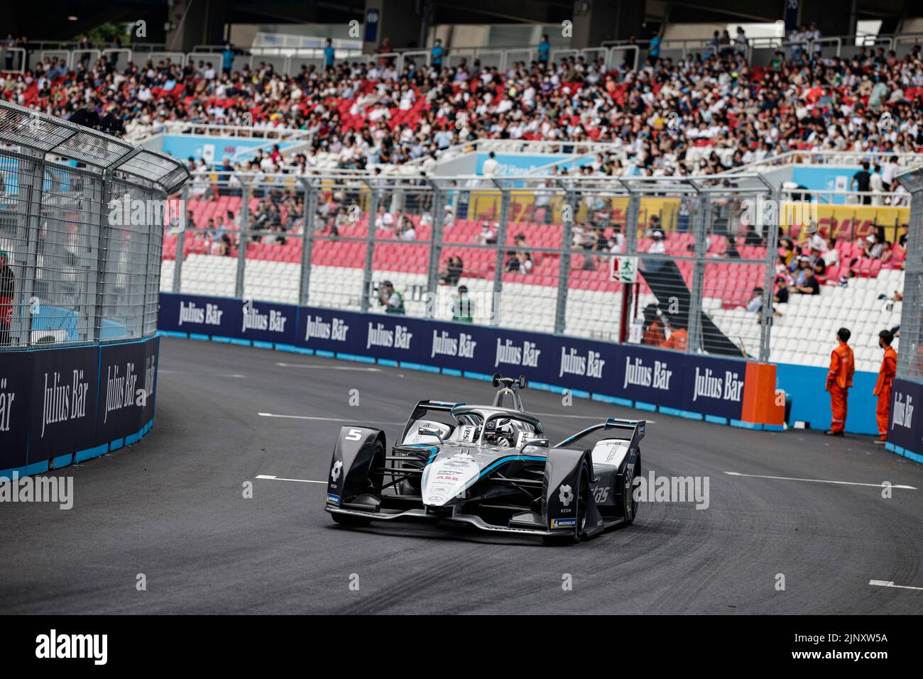 05 VANDOORNE Stoffel (bel), Mercedes-EQ Silver Arrow 02, action during the 2022 Seoul ePrix, 10th meeting of the 2021-22 ABB FIA Formula E World Championship, on the Seoul Street Circuit from August 12 to 14, in Seoul, South Korea - Photo Xavi Bonilla / DPPI Stock Photo