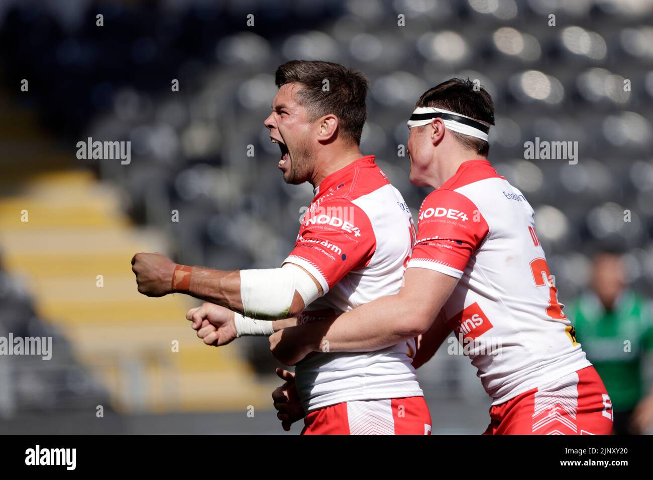 Saint Helens Louie McCarthy-Scarsbrook celebrates his try during the Betfred Super League at the MKM Stadium, Kingston upon Hull. Picture date: Sunday August 14, 2022. Stock Photo
