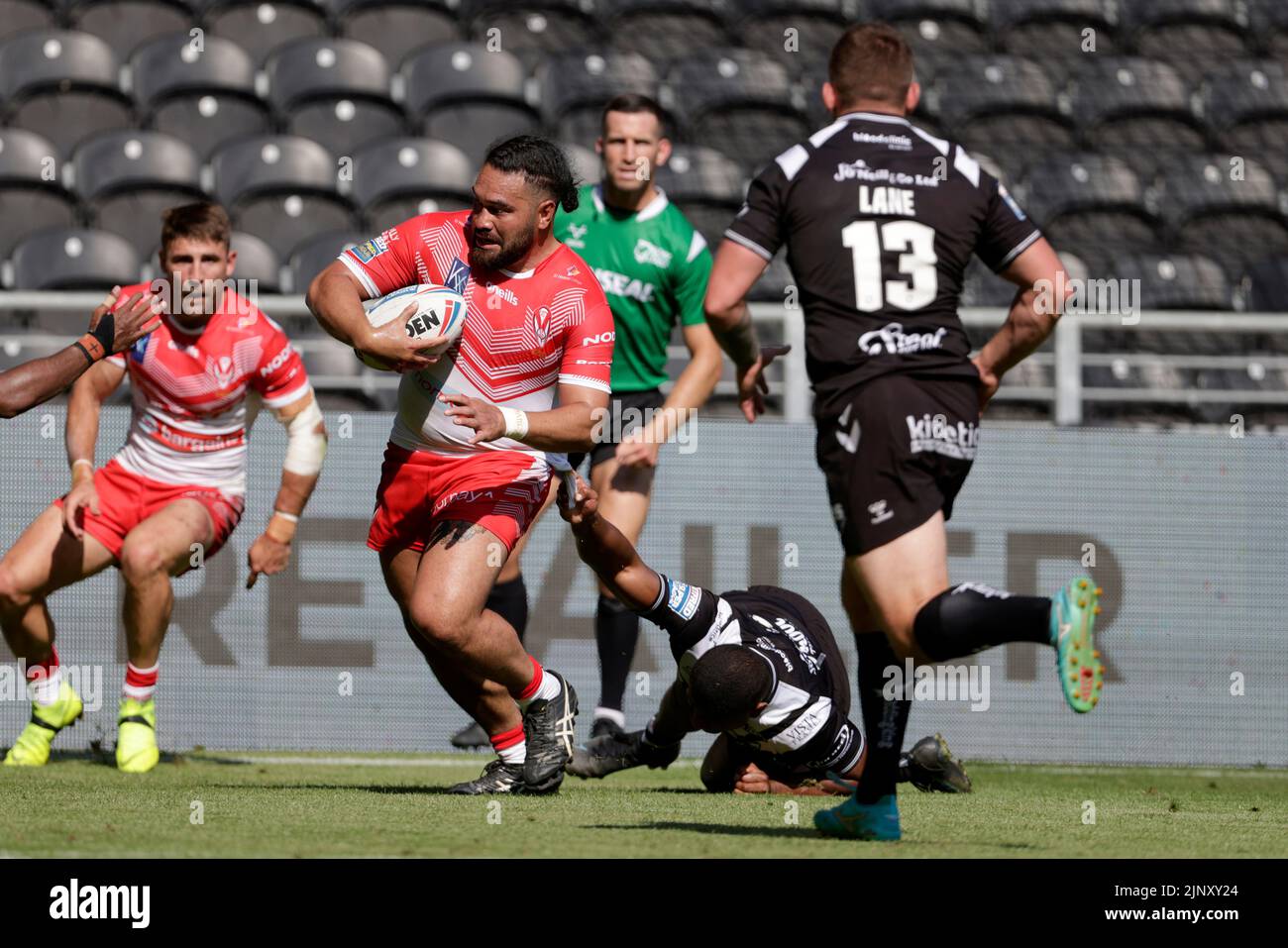 Saint Helens Konrad Hurrell bursts through to score during the Betfred Super League at the MKM Stadium, Kingston upon Hull. Picture date: Sunday August 14, 2022. Stock Photo