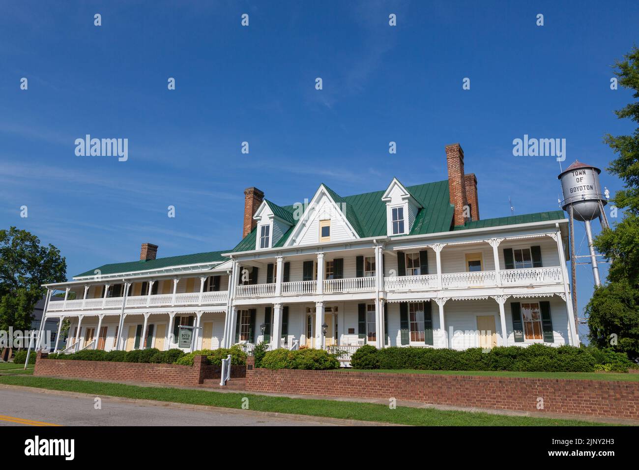 View of the historic town of Boydton in Virginia. The colonial style Boyd Tavern on Washington street. Stock Photo