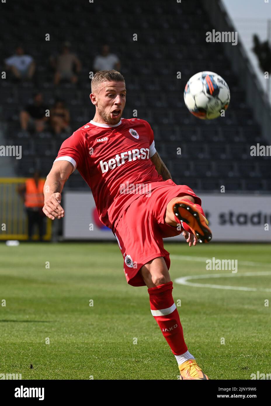Antwerp's Toby Alderweireld fights for the ball during a soccer match between KAS Eupen and Royal Antwerp FC RAFC, Sunday 14 August 2022 in Eupen, on day 4 of the 2022-2023 'Jupiler Pro League' first division of the Belgian championship. BELGA PHOTO JOHN THYS Stock Photo