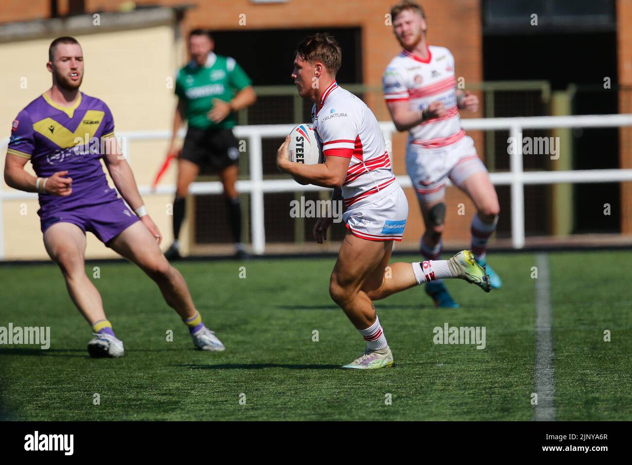 Newcastle, UK. 08th July, 2022. Keanan Shepherd of Leigh Centurions runs at the Thunder defence during the BETFRED Championship match between Newcastle Thunder and Leigh Centurions at Kingston Park, Newcastle on Sunday 14th August 2022. (Credit: Chris Lishman | MI News) Credit: MI News & Sport /Alamy Live News Stock Photo