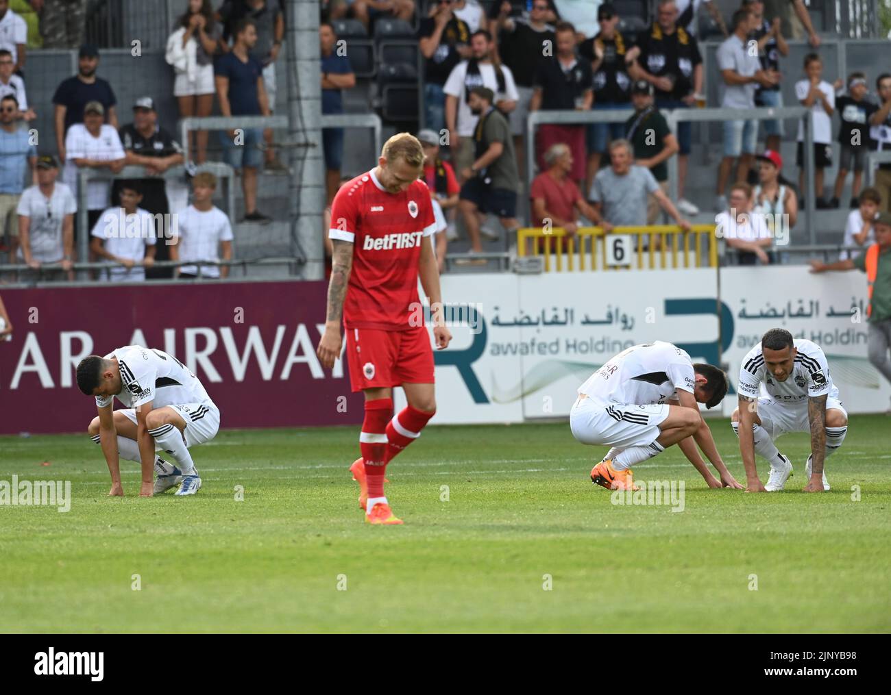 Eupen's players react during a soccer match between KAS Eupen and Royal Antwerp FC RAFC, Sunday 14 August 2022 in Eupen, on day 4 of the 2022-2023 'Jupiler Pro League' first division of the Belgian championship. BELGA PHOTO JOHN THYS Stock Photo