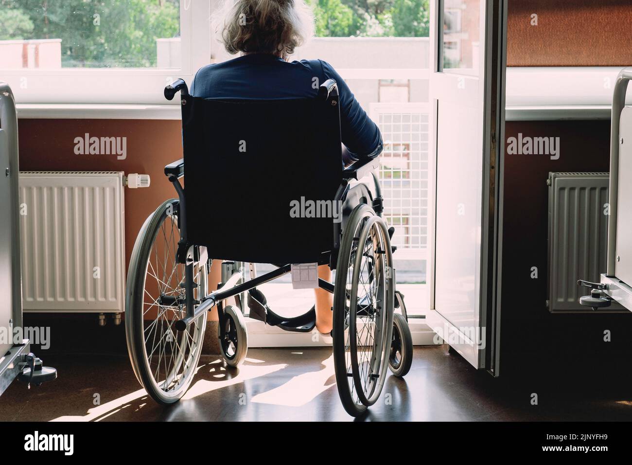 Old woman alone chair sad hi-res stock photography and images - Alamy
