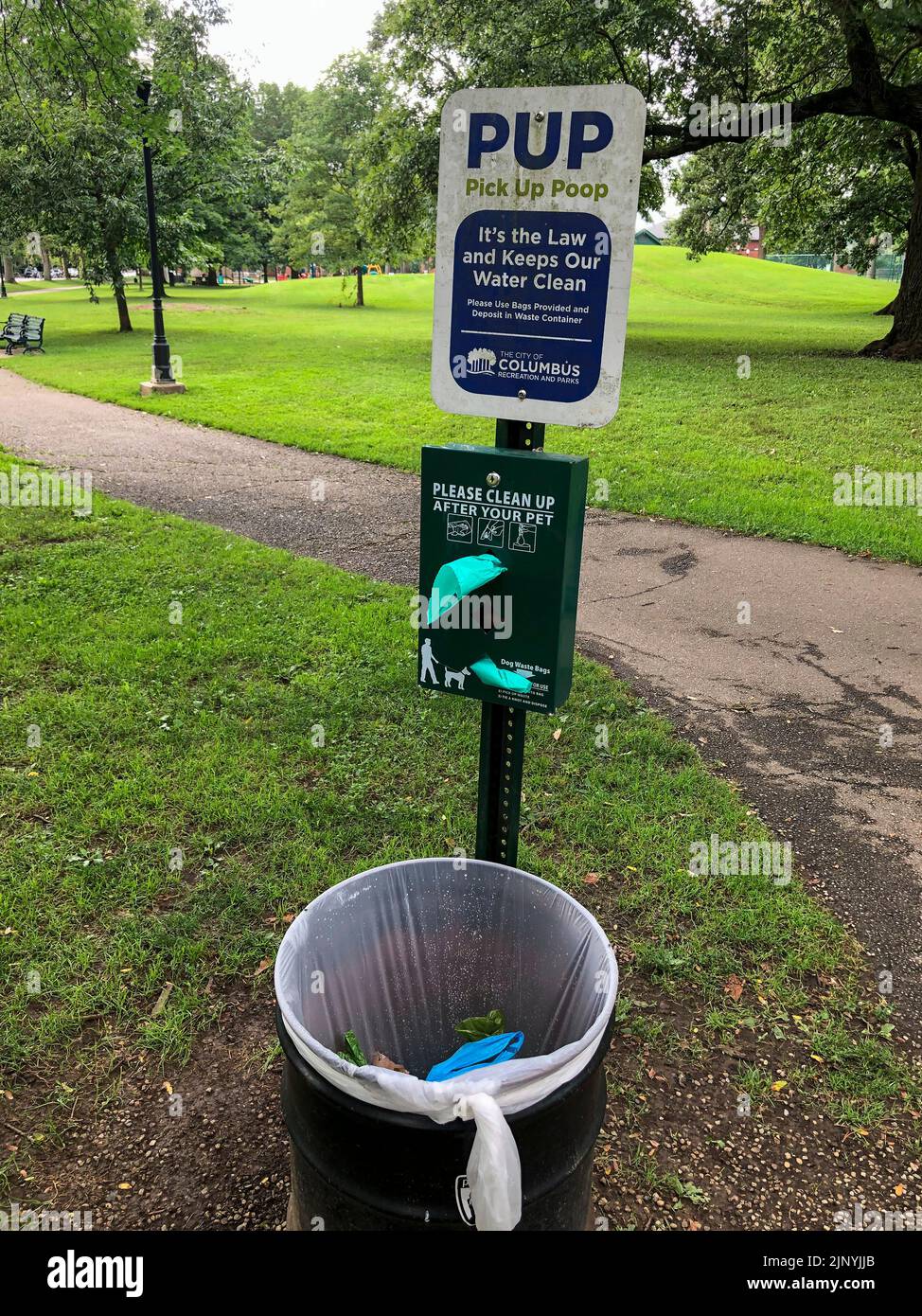 Pick Up Poop station in Schiller Park, German Village, Columbus, Ohio, USA, August 2022 Stock Photo