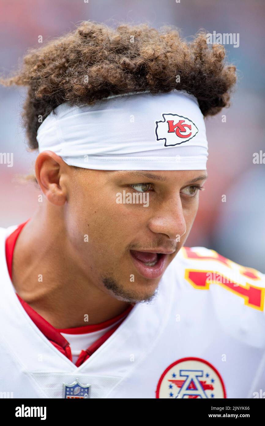 August 13, 2022: Chicago, Illinois, U.S. - Kansas City Chiefs Quarterback #15 Patrick Mahomes talks to teammates before the game between the Kansas City Chiefs and the Chicago Bears at Soldier Field in Chicago, IL. Stock Photo