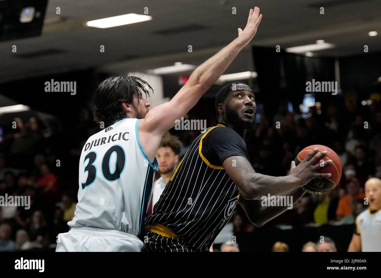 Hamilton Honey Badgers forward Jeremiah Tilmon Jr. drives past