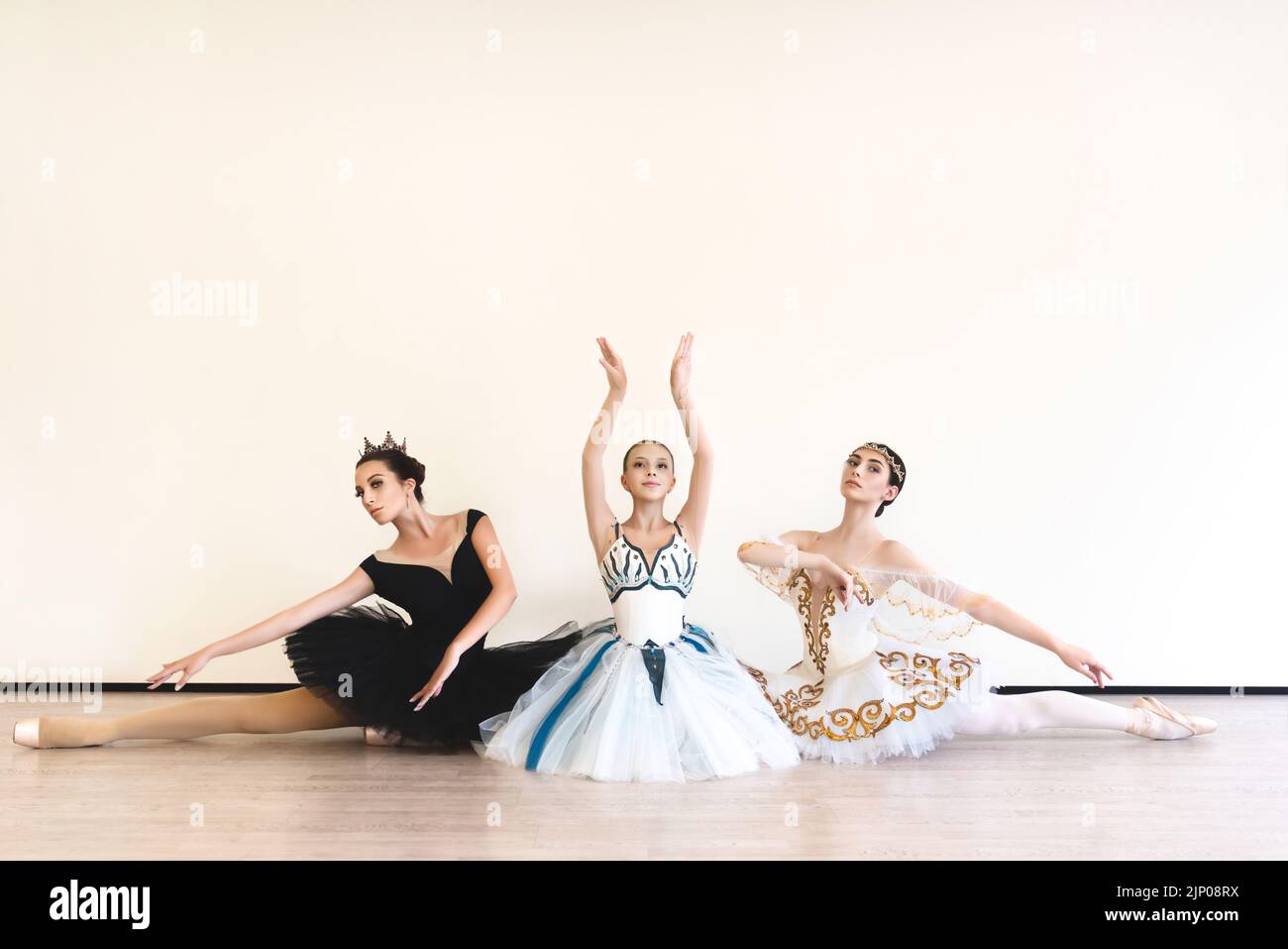 Young ballerinas hi-res stock photography and images - Alamy