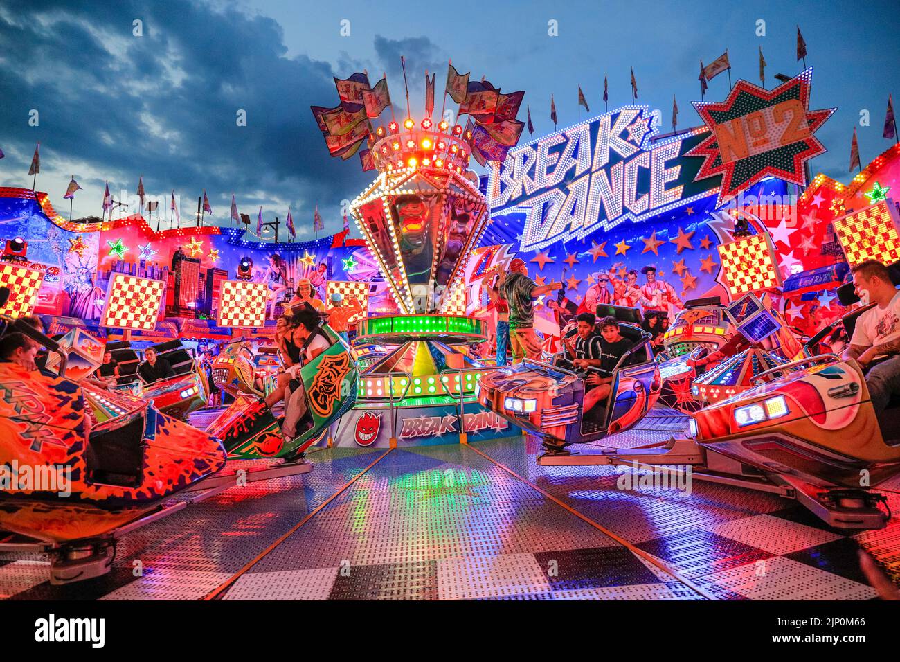 Herne, NRW, Germany. 14th Aug, 2022. The Break Dance ride proves popular.Cranger Kirmes, Germany's 3rd largest funfair with a tradition dating back to the middle ages, has returned to pre-pandemic visitor numbers with more than 3.9m attending in hot, sunny weather, enjoying the rides, rollercoasters, beer halls, food and drink. The funfair concluded tonight with fireworks over the nearby Rhine-Herne Canal. Credit: Imageplotter/Alamy Live News Stock Photo