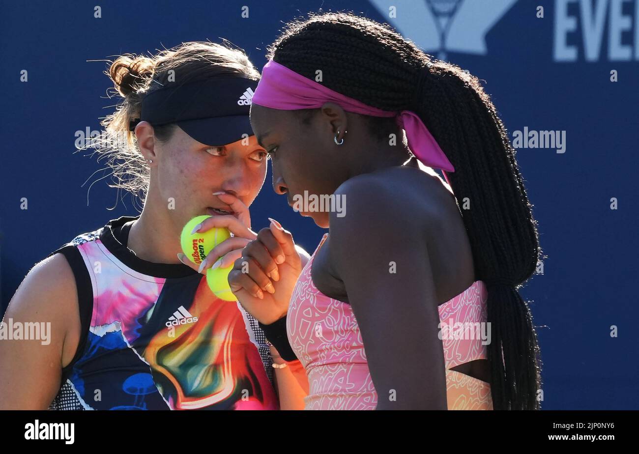 Toronto, Canada. 14th Aug, 2022. Coco Gauff (R)/Jessica Pegula of the United States talk during the women's doubles final against Nicole Melichar-Martinez of the United States/Ellen Perez of Australia at the 2022 National Bank Open tennis tournament in Toronto, Canada, Aug. 14, 2022. Credit: Zou Zheng/Xinhua/Alamy Live News Stock Photo