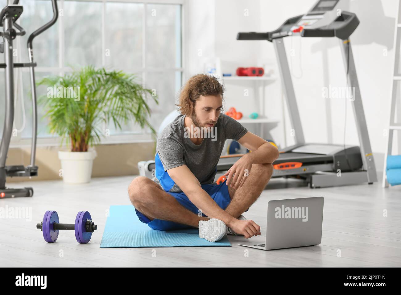 Sporty young man laptop hi-res stock photography and images - Alamy