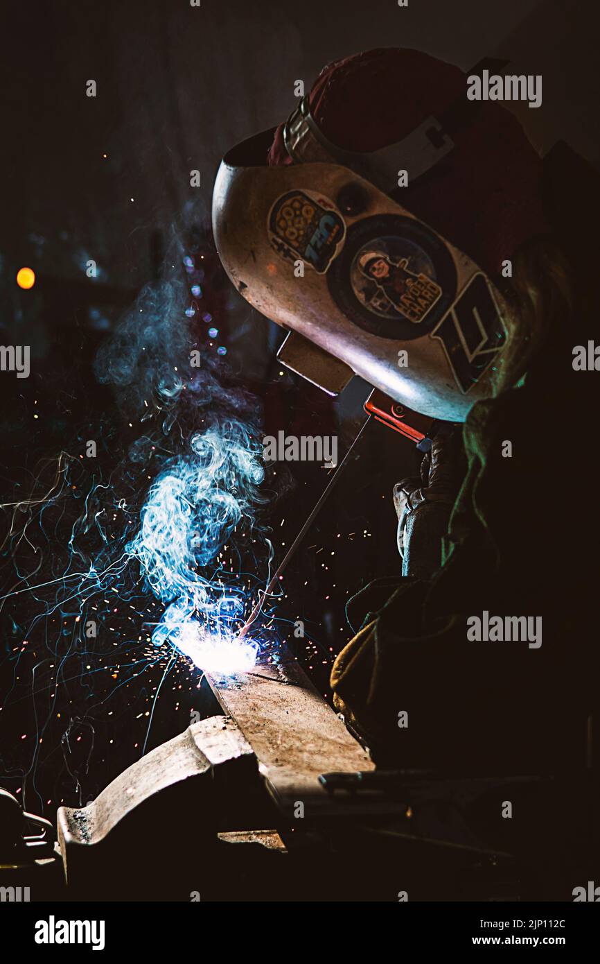 Lady working in welding hi-res stock photography and images - Alamy
