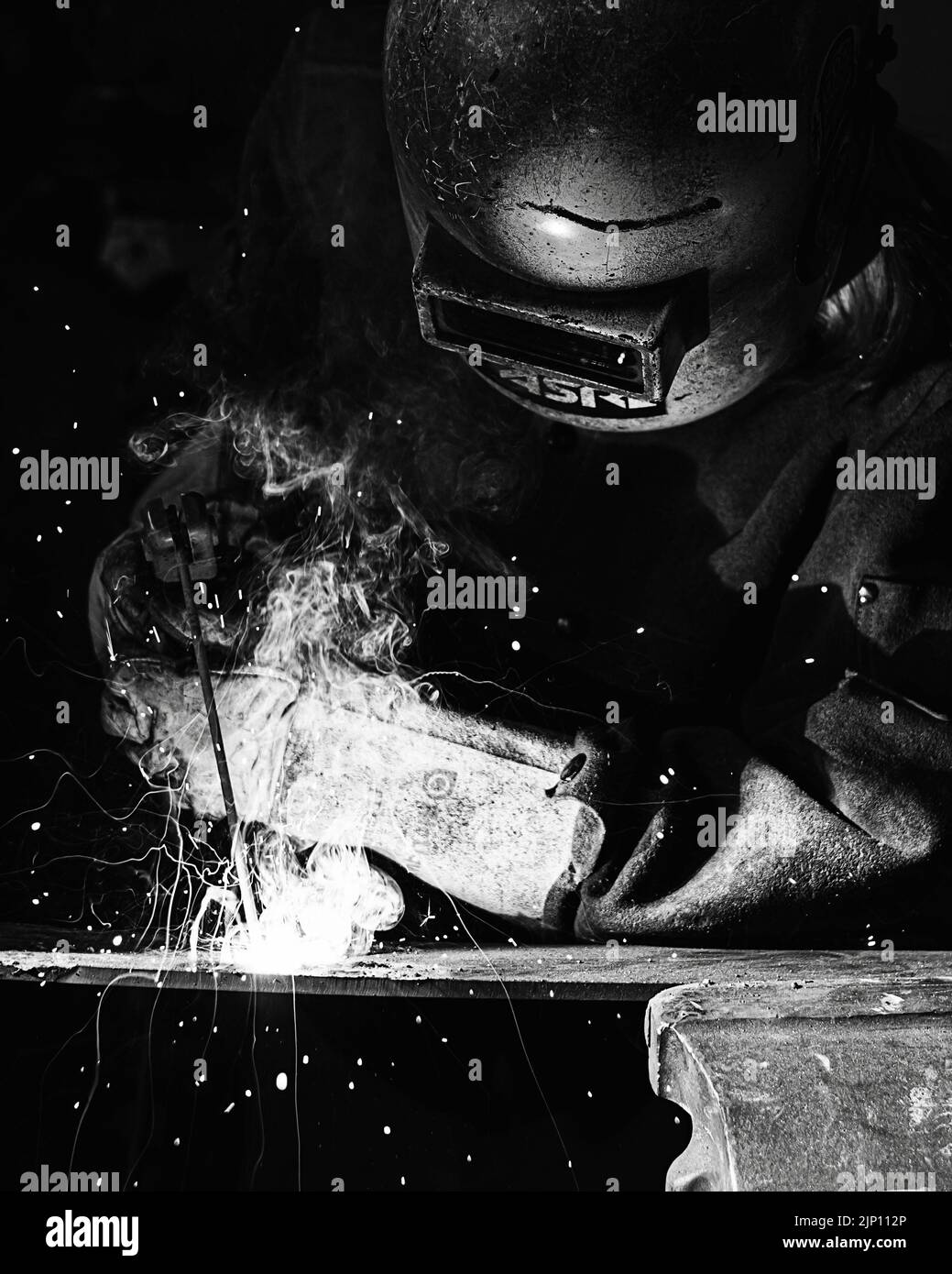 Lady working in welding hi-res stock photography and images - Alamy