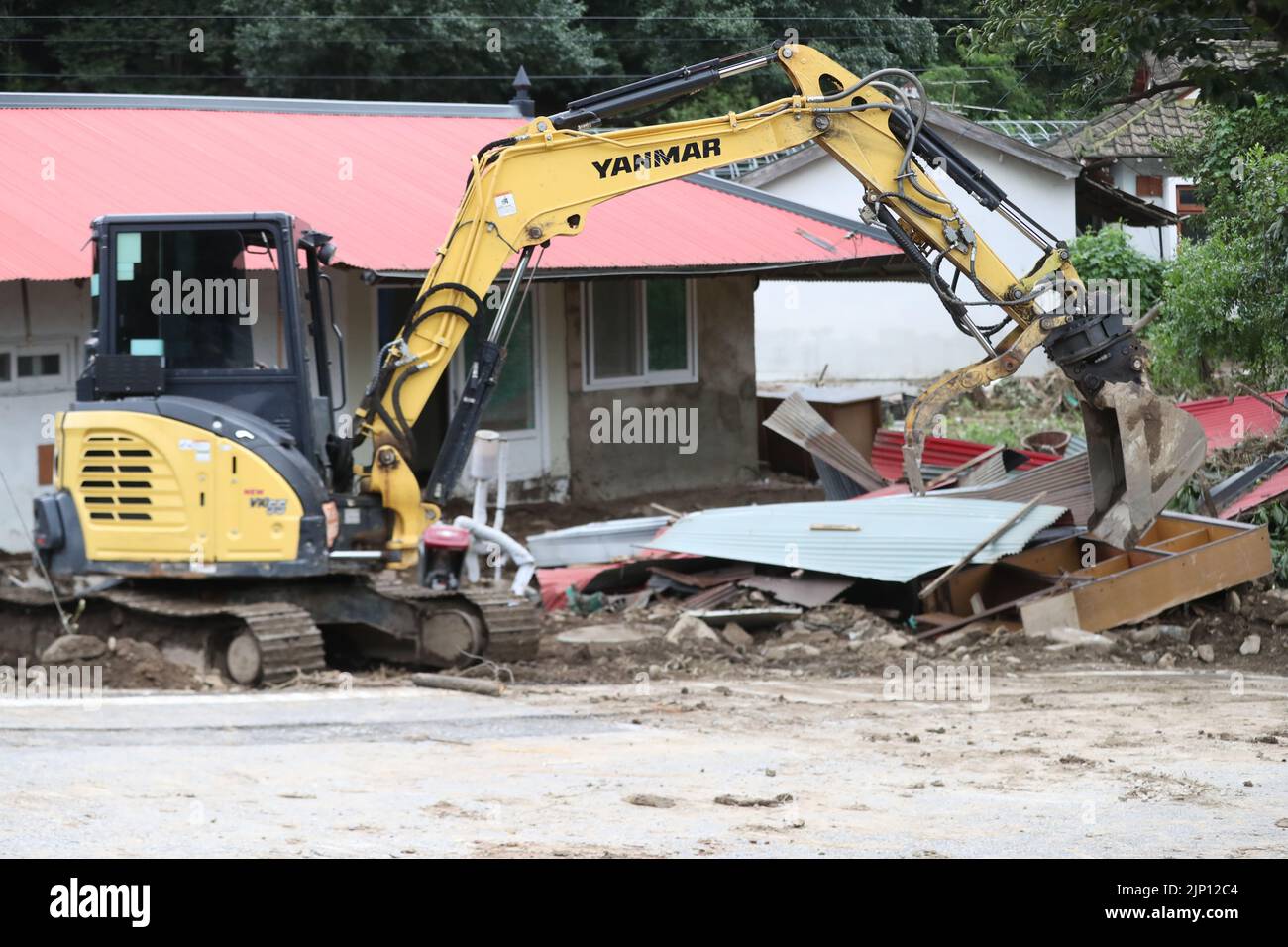15th Aug, 2022. Restoration after landslide An excavator conducts restoration work at a residential town in Buyeo, South Chungcheong Province, after overnight heavy rainfalls caused a landslide that damaged several houses on Aug. 15, 2022. Credit: Yonhap/Newcom/Alamy Live News Stock Photo
