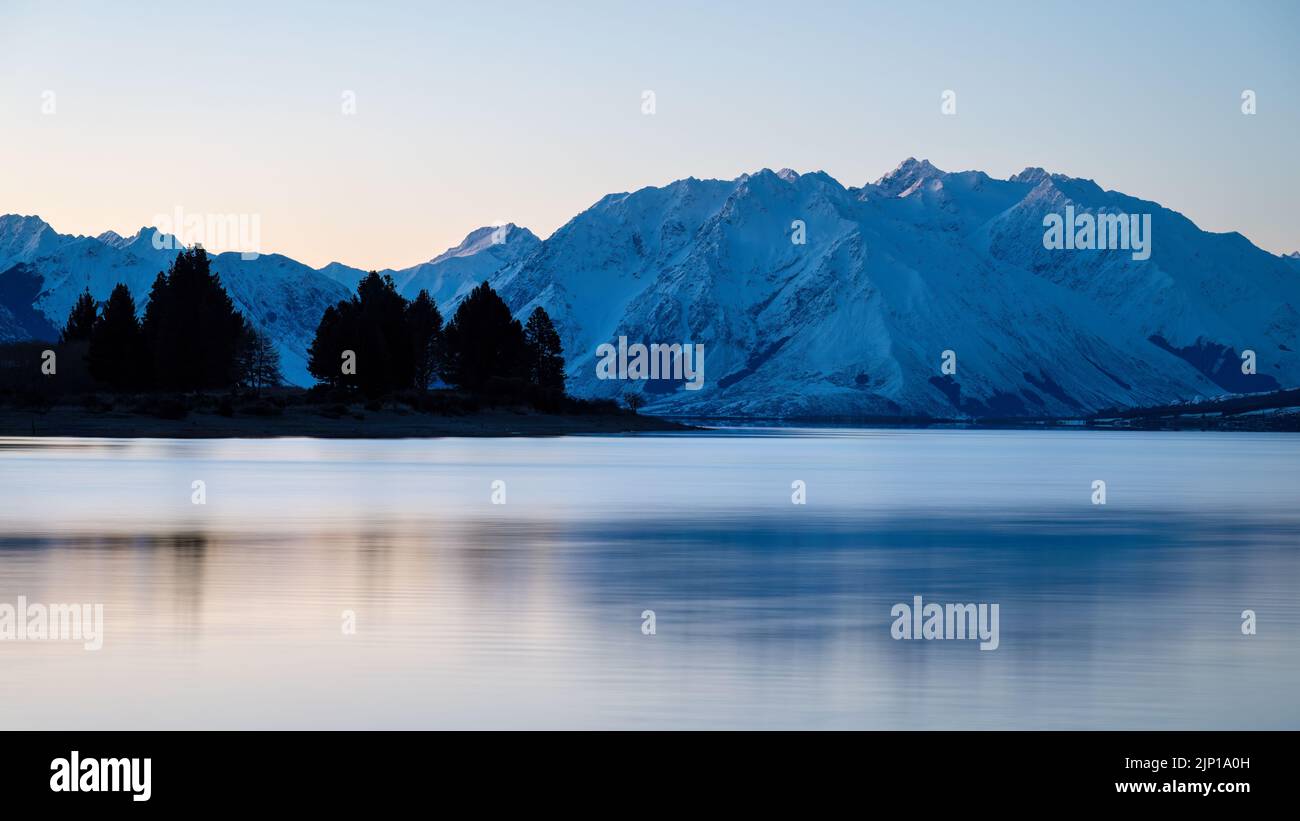 Lake Ohau in winter at sunset, Twizel, South Island Stock Photo - Alamy