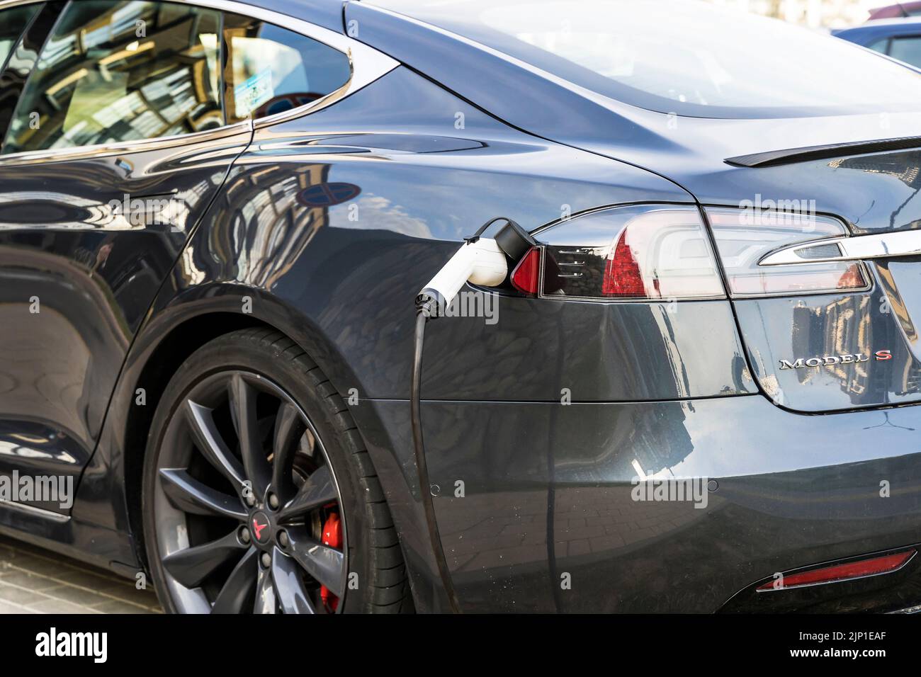 V2g car charging hires stock photography and images Alamy