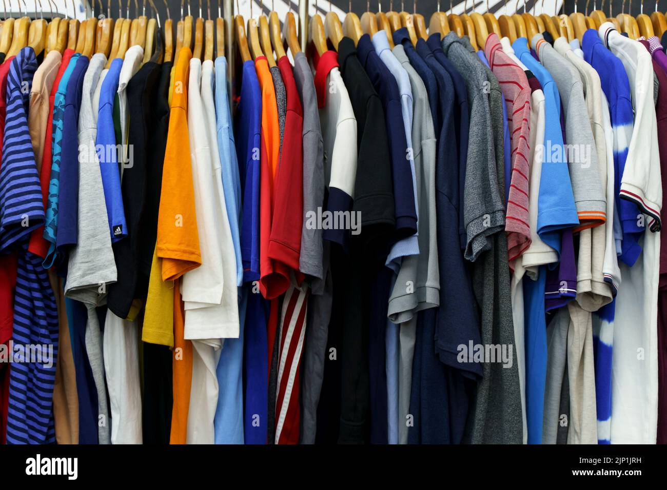 Second hand clothes rack hi res stock photography and images Page 2 Alamy