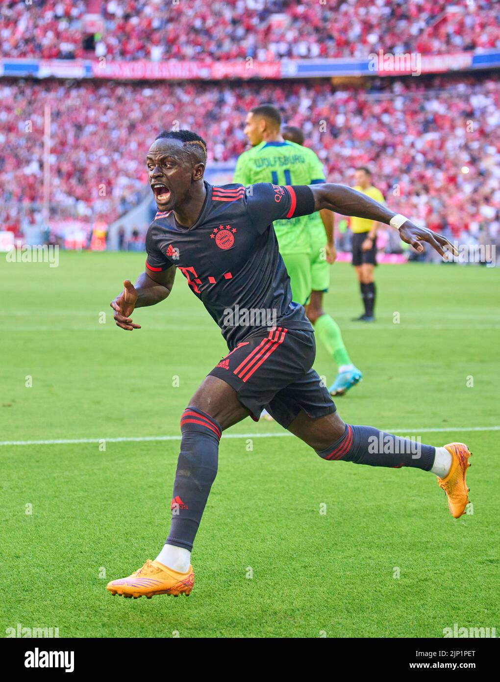 Munich, Germany. 14th August, 2022. Sadio Mane (FCB 17) celebrates his offside goal, happy, laugh, celebration,  in the match FC BAYERN MÜNCHEN - VFL WOLFSBURG 2-0 1.German Football League on Aug 14, 2022 in Munich, Germany. Season 2022/2023, matchday 2, 1.Bundesliga, FCB, München, 2.Spieltag © Peter Schatz / Alamy Live News    - DFL REGULATIONS PROHIBIT ANY USE OF PHOTOGRAPHS as IMAGE SEQUENCES and/or QUASI-VIDEO - Stock Photo