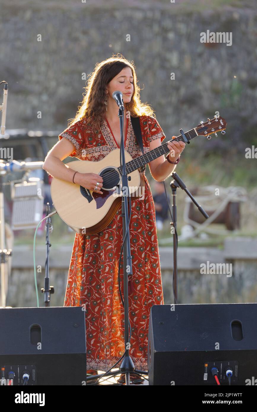 Meryl Elin Singing at Amlwch, Green Spaces Dark Skies event.  Anglesey, North Wales Stock Photo