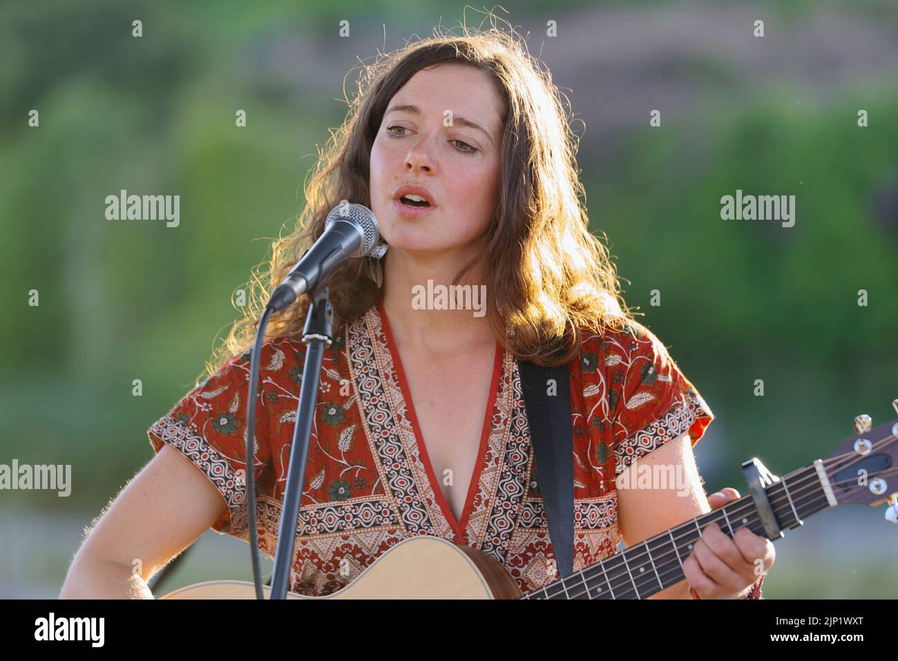 Meryl Elin Singing at Amlwch, Green Spaces Dark Skies event.  Anglesey, North Wales Stock Photo
