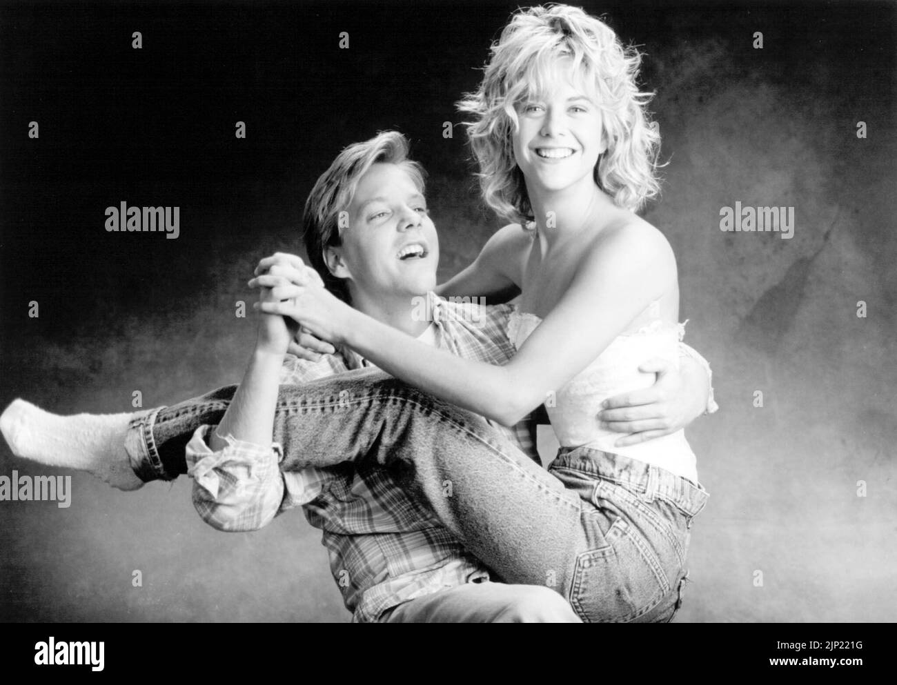 KIEFER SUTHERLAND and MEG RYAN in PROMISED LAND (1987), directed by MICHAEL HOFFMAN. Copyright: Editorial use only. No merchandising or book covers. This is a publicly distributed handout. Access rights only, no license of copyright provided. Only to be reproduced in conjunction with promotion of this film. Credit: VESTRON PICTURES / Album Stock Photo